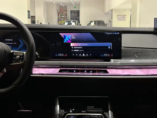 BMW i7 — Фото автомобиля 14