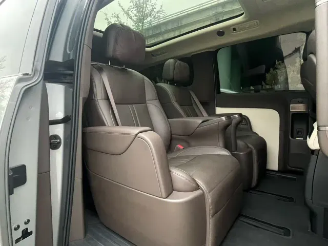 Li Auto MEGA — Фото автомобиля 6