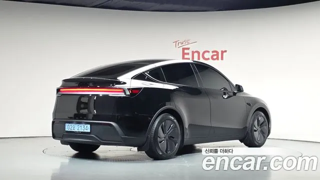 Tesla Model Y — Фото автомобиля 2