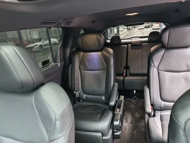 Toyota Sienna — Фото автомобиля 15