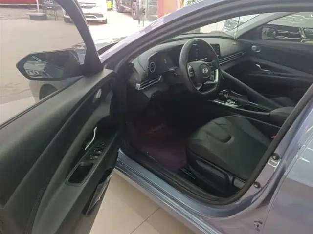 Hyundai Elantra — Фото автомобиля 15