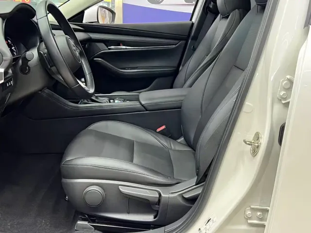 Mazda Axela — Фото автомобиля 13