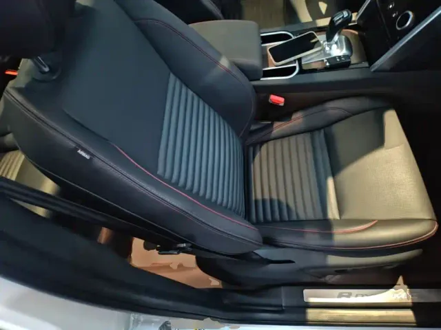 Land Rover Discovery Sport — Фото автомобиля 24
