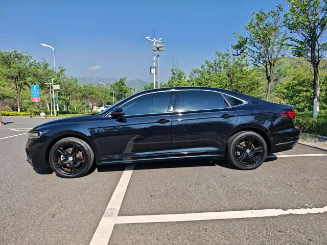 Volkswagen Passat — Фото автомобиля 14