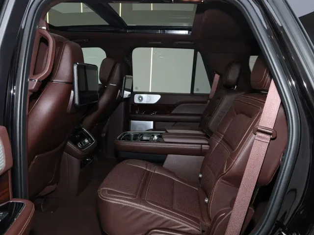 Lincoln Navigator — Фото автомобиля 10