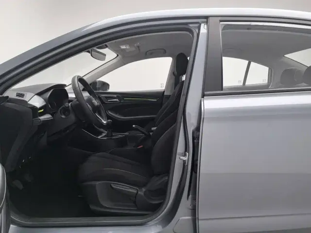 Roewe i5 — Фото автомобиля 10
