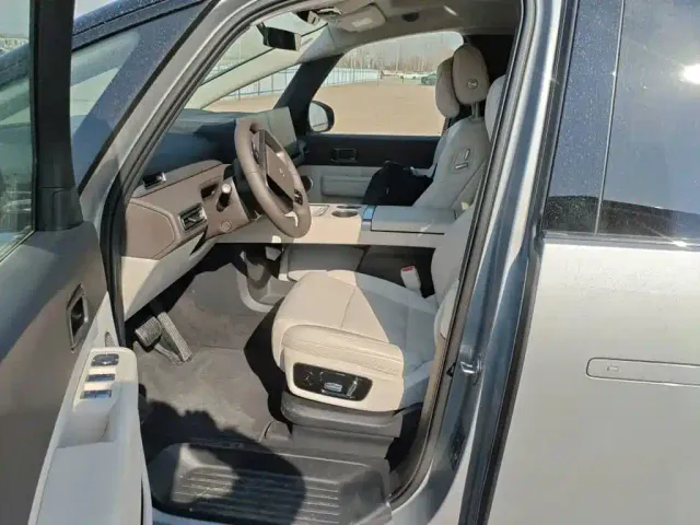 Li Auto MEGA — Фото автомобиля 2