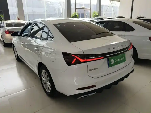 Roewe i5 — Фото автомобиля 4