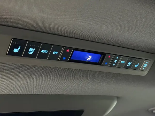 Toyota Sienna — Фото автомобиля 25