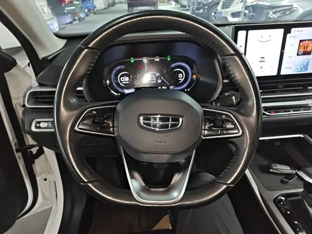 Geely Emgrand — Фото автомобиля 10