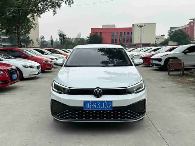 Volkswagen Lavida — Фото автомобиля 2
