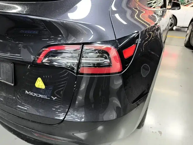 Tesla Model Y — Фото автомобиля 7