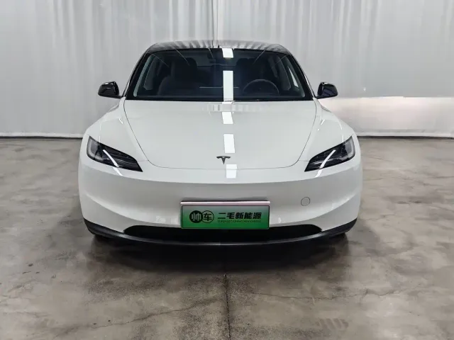 Tesla Model 3 — Фото автомобиля 2