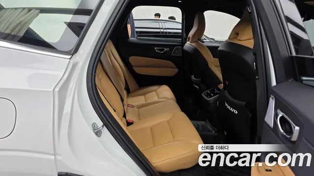 Вольво XC60 B5 Ultimate Bright — Фото автомобиля 12