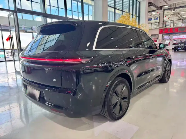 Li Auto L8 — Фото автомобиля 7