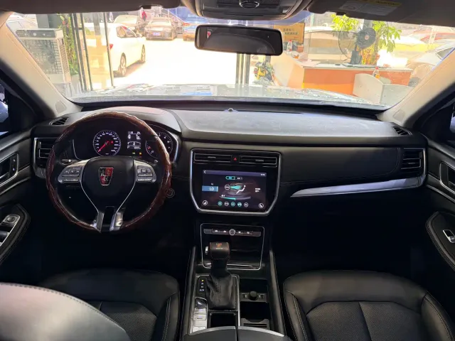 Roewe RX8 — Фото автомобиля 11