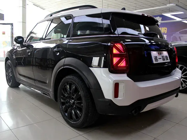 MINI MINI COUNTRYMAN 2023 2.0T COOPER S ALL4 Blank Space Special Edition — Фото автомобиля 17