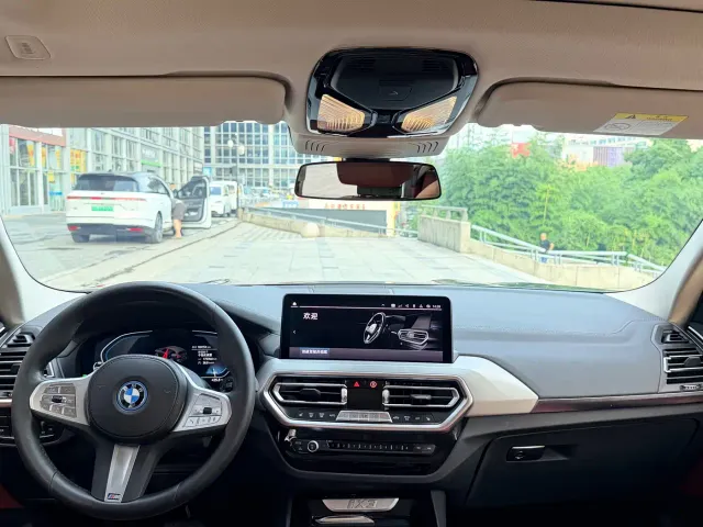 BMW iX3 — Фото автомобиля 7