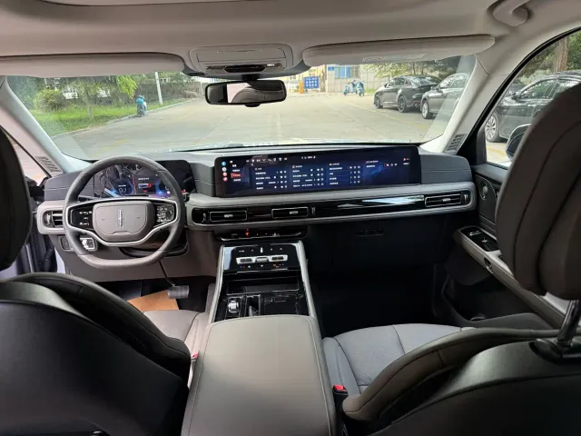 Lincoln Aviator — Фото автомобиля 19