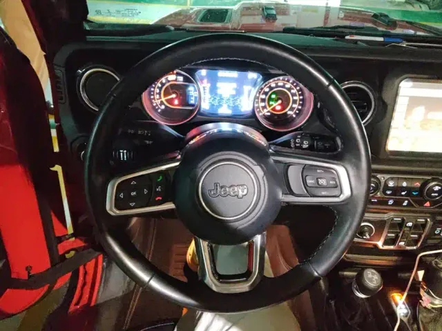 Jeep Wrangler — Фото автомобиля 15