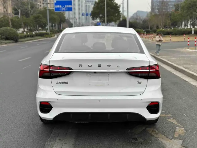 Roewe i5 — Фото автомобиля 9
