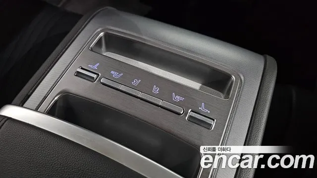 Hyundai Grandeur Grandeur (GN7) 2.5 Бензин 2WD — Фото автомобиля 23