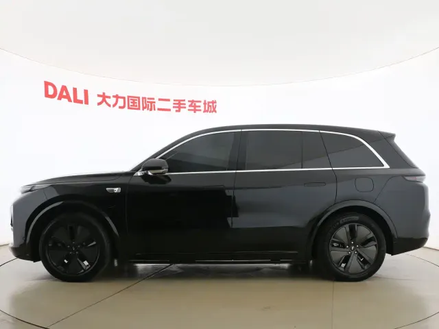 Li Auto L8 — Фото автомобиля 12