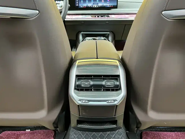 BMW 7 Series — Фото автомобиля 26