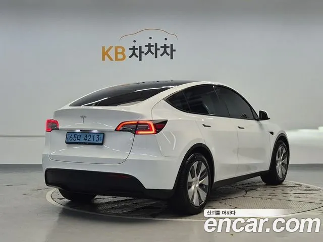 Tesla Model Y — Фото автомобиля 3