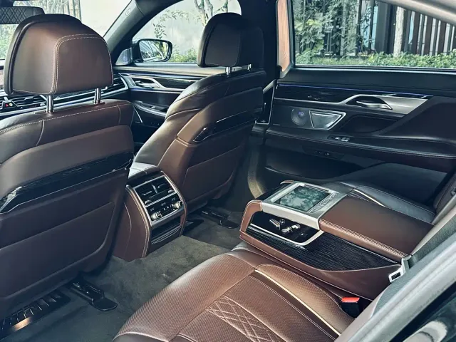 BMW 7 Series — Фото автомобиля 14