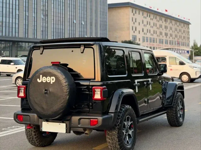 Jeep Wrangler — Фото автомобиля 17