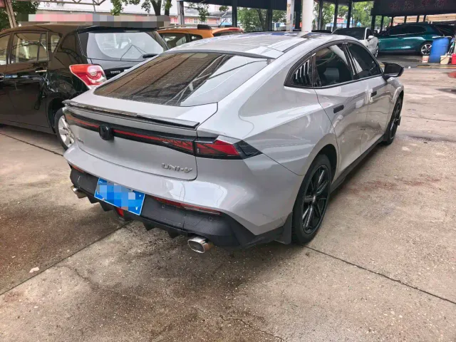 Changan Changan UNI-V 2022 1.5T Premium Model — Фото автомобиля 13