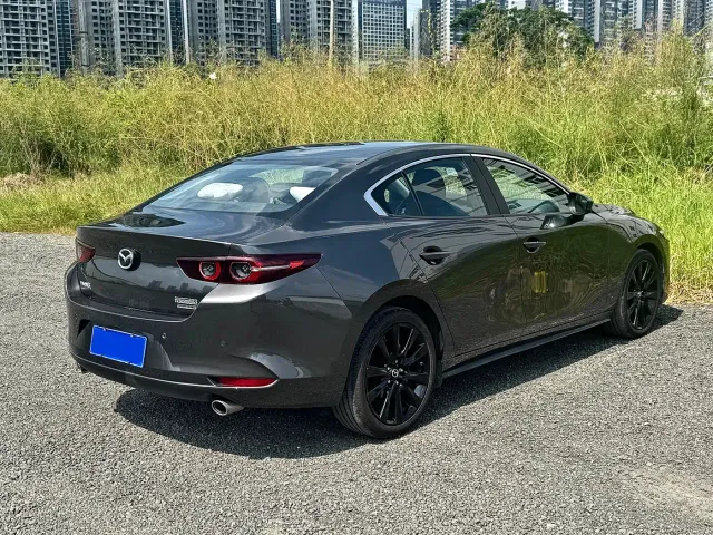 Mazda Axela — Фото автомобиля 3