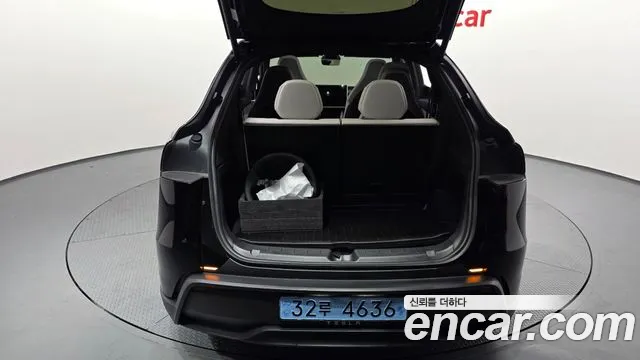 Tesla Model Y — Фото автомобиля 19