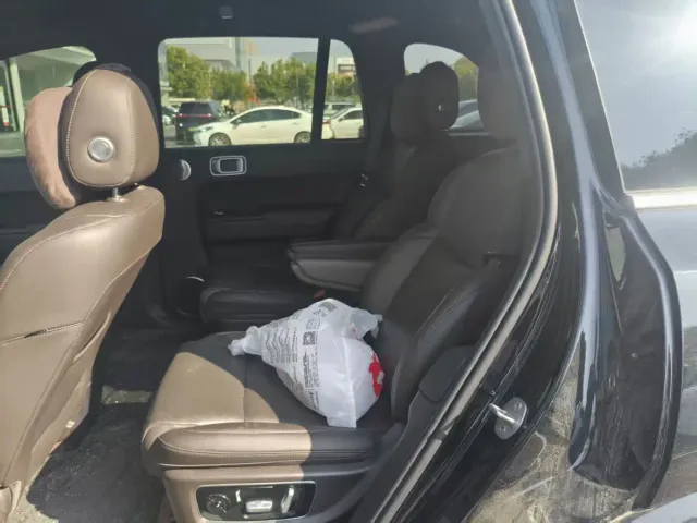 Li Auto L8 — Фото автомобиля 3