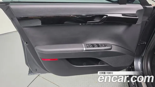 Hyundai Grandeur Grandeur (GN7) 2.5 Бензин 2WD — Фото автомобиля 6