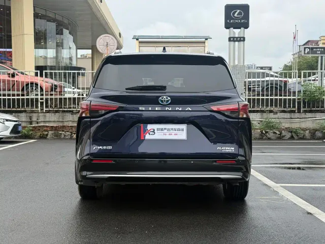 Toyota Sienna — Фото автомобиля 6