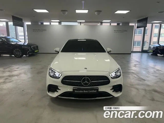 Mercedes-Benz E-Class — Фото автомобиля 3