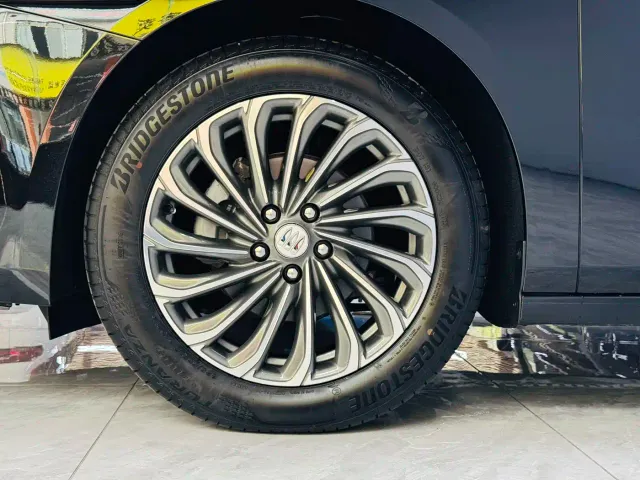 Buick LaCrosse — Фото автомобиля 6
