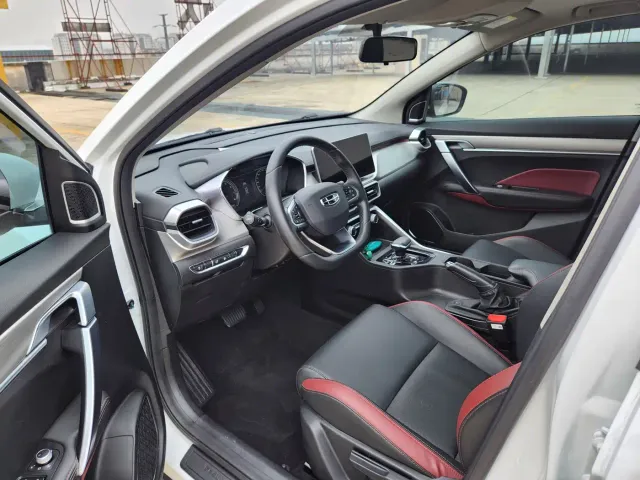 Geely Binyue — Фото автомобиля 9