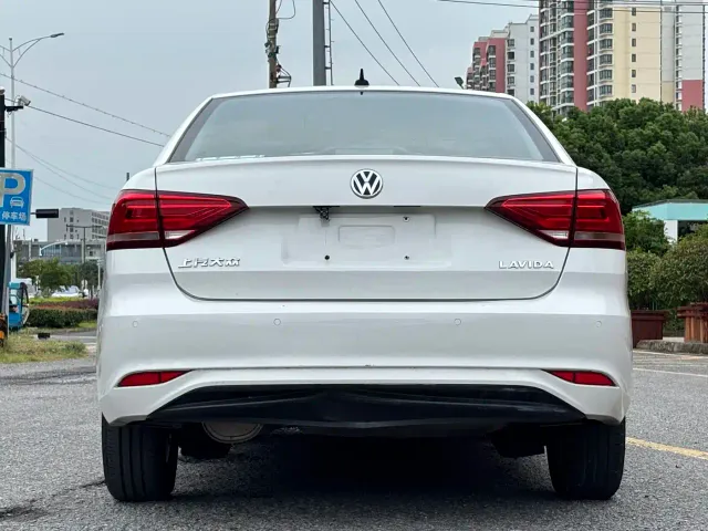 Volkswagen Lavida — Фото автомобиля 10