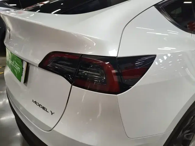 Tesla Model Y — Фото автомобиля 7