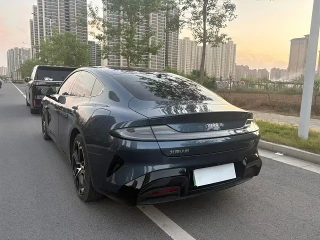 Xiaomi SU7 — Фото автомобиля 7