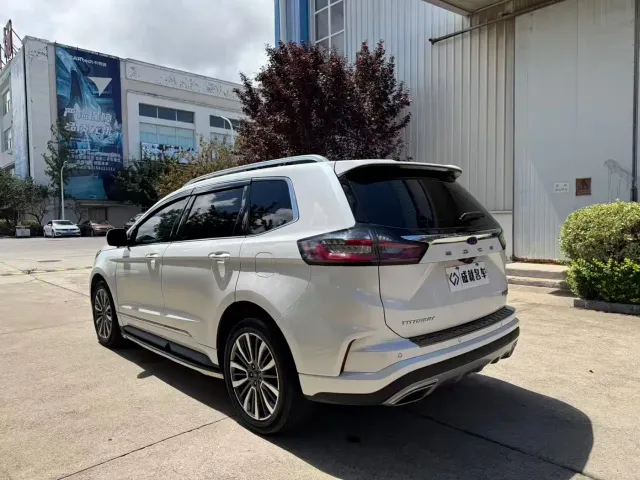 Ford Edge — Фото автомобиля 12
