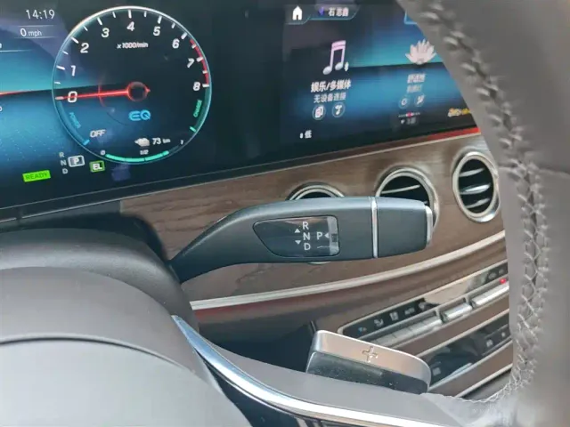 Mercedes-Benz E-Class — Фото автомобиля 13