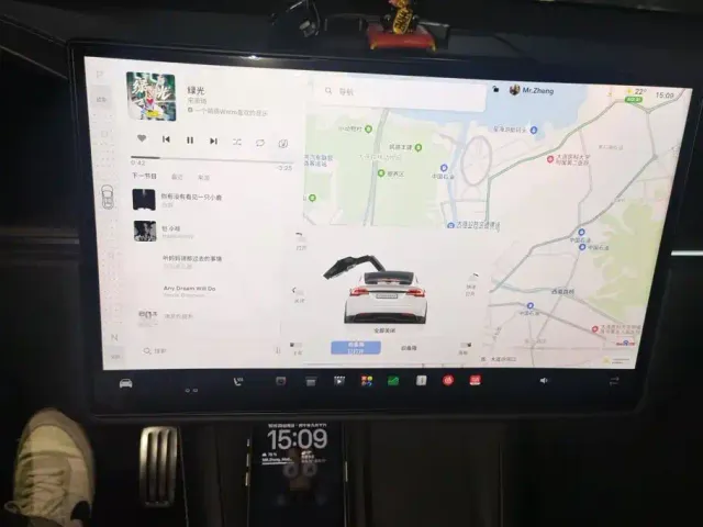 Tesla Model X — Фото автомобиля 13