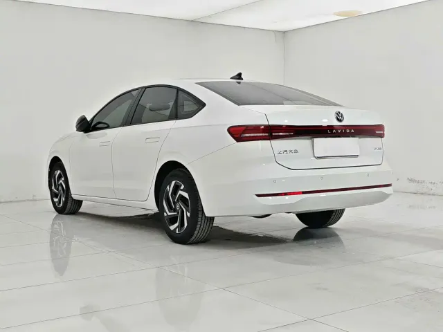 Volkswagen Lavida — Фото автомобиля 6