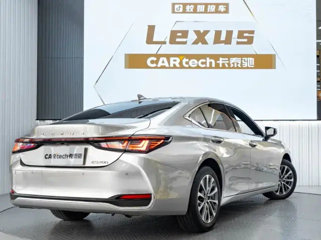 Lexus ES — Фото автомобиля 7