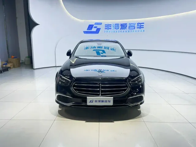 Mercedes-Benz E-Class — Фото автомобиля 2