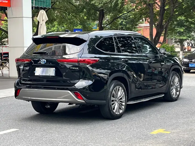 Toyota Highlander — Фото автомобиля 4
